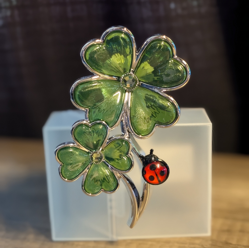 Bath & Body Works Green Shamrock Clover Nightlight with Ladybug Accent - Picture 2 of 4
